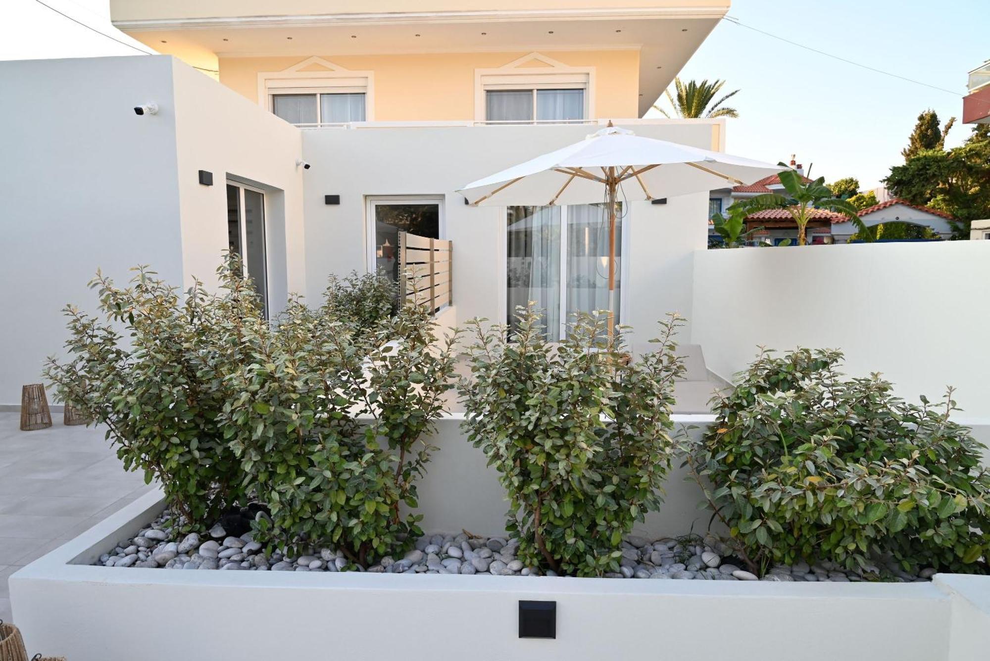 Rhotheon Suites In Ialysos  Exteriör bild